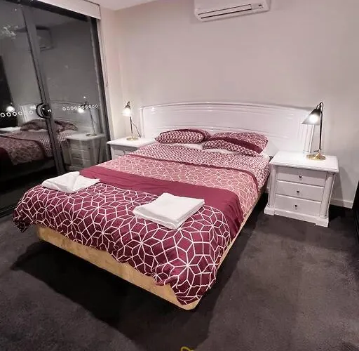 Black & White Delight - 2Bd 2Bth Apt - Braddon